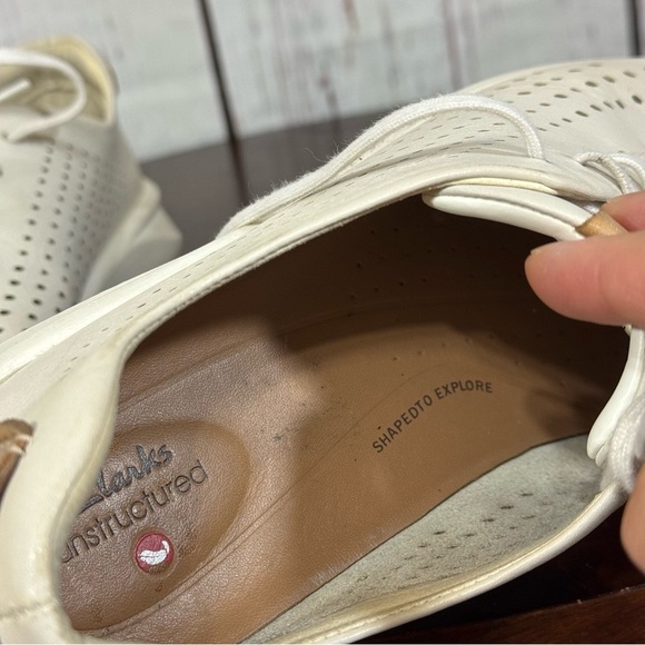 CLARK’s Unstructured Women's Cream Leather Sneakers Removable cushion Size 8 GUC - Picture 4 of 16